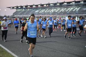 BIB: 528, 53123
                            <button type="button" onclick="openModal(10463837)" class="btn btn-primary btn-sm float-right btn-popup" data-toggle="modal" data-target=".modal-high-quality">
                        <i class="fas fa-shopping-cart"></i> Add to Cart
                    </button>
                                            <button type="button" onclick="isThisMe(10463837, true)" class="btn btn-success btn-sm float-right btn-popup btn-isme hidden" data-toggle="tooltip" data-placement="bottom" title="นี่คือรูปของคุณใช่ไหม คลิกที่นี่เพื่อเอาเข้าอัลบั้ม">
                        <i class="fas fa-plus"></i> Add to album
                    </button>
                    <button type="button" onclick="isThisMe(10463837, false)" class="btn btn-warning btn-sm float-right btn-popup btn-isnotme hidden">
                        <i class="fas fa-ban"></i> Remove from album
                    </button>